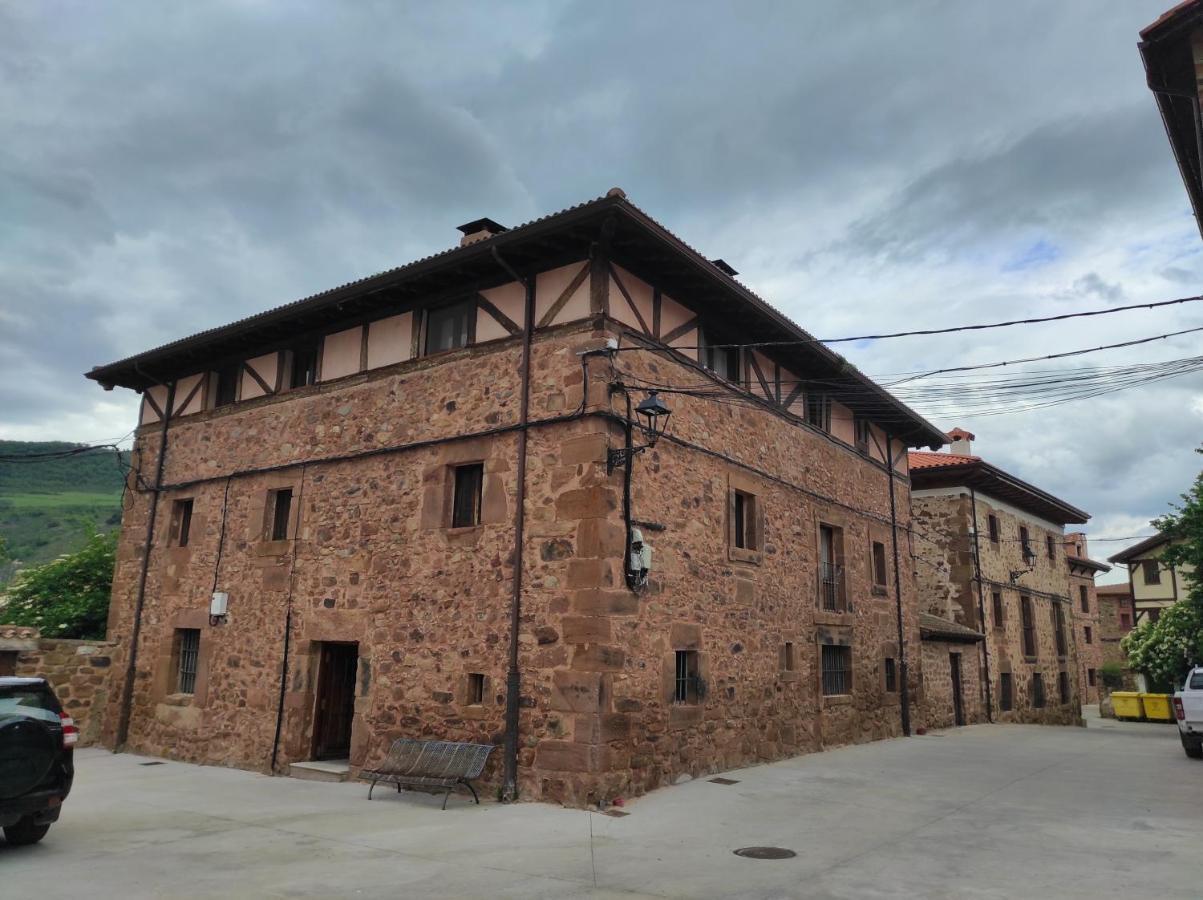 El Capricho De Valganon Apartment ภายนอก รูปภาพ